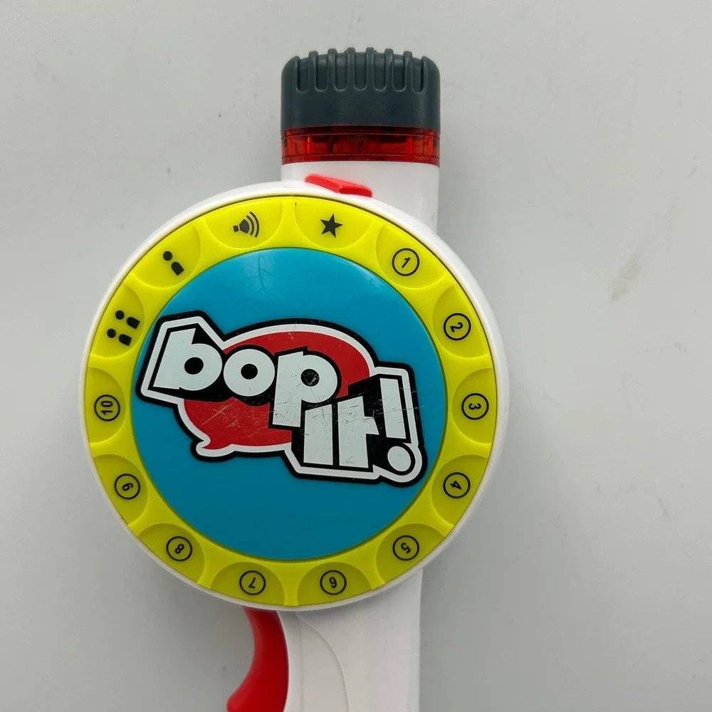 2017 Bop It Challenge Game Maker Hasbro Electronic Handheld White Skill -Tested